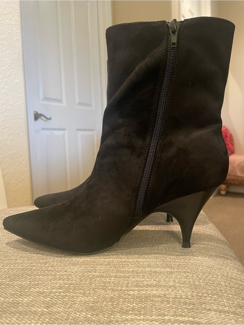 Women's Black Pointed-Toe Kitten Heel Ankle Boots